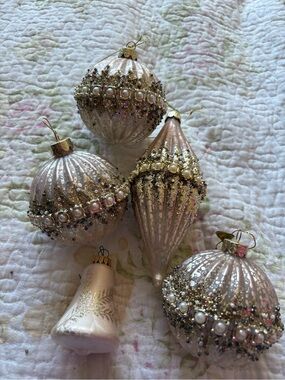 Elegant Blush Pearl and Gold Holiday Ornament Set - 5 Pieces